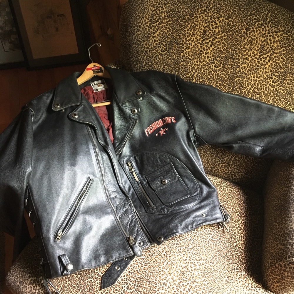 Vintage ‘90s leather jacket - Fashion Café